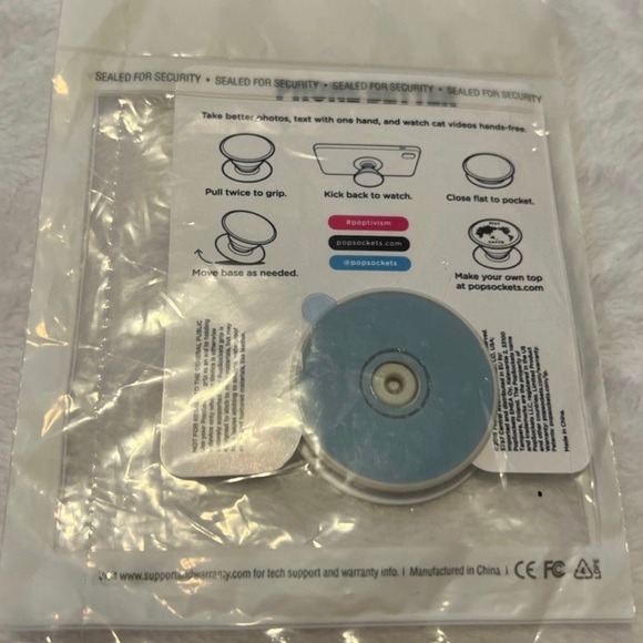 Jim Beam Apple Bundle of 2 head phones and 1 popsocket - Picture 5 of 5